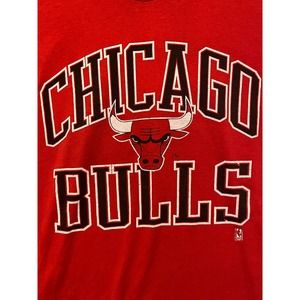 Vintage 90s Chicago Bulls graphic tee
